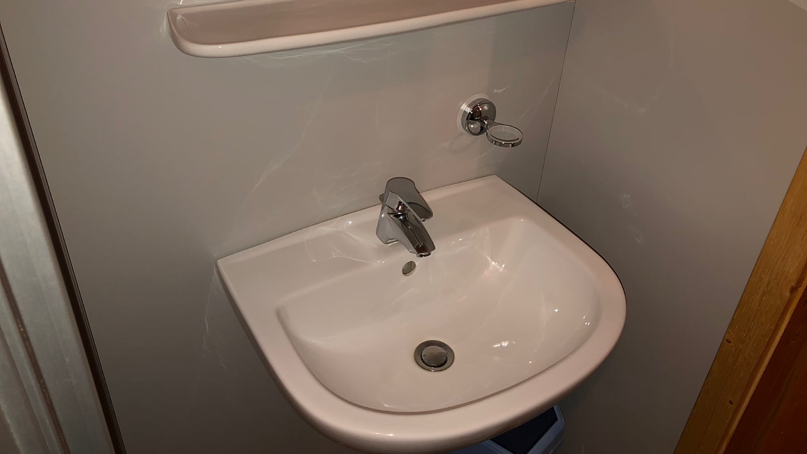 Waschbecken im Waschraum