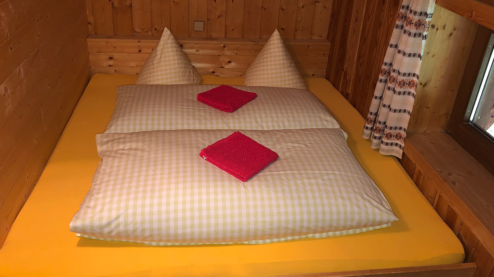 Eines unserer Zweibettzimmer.